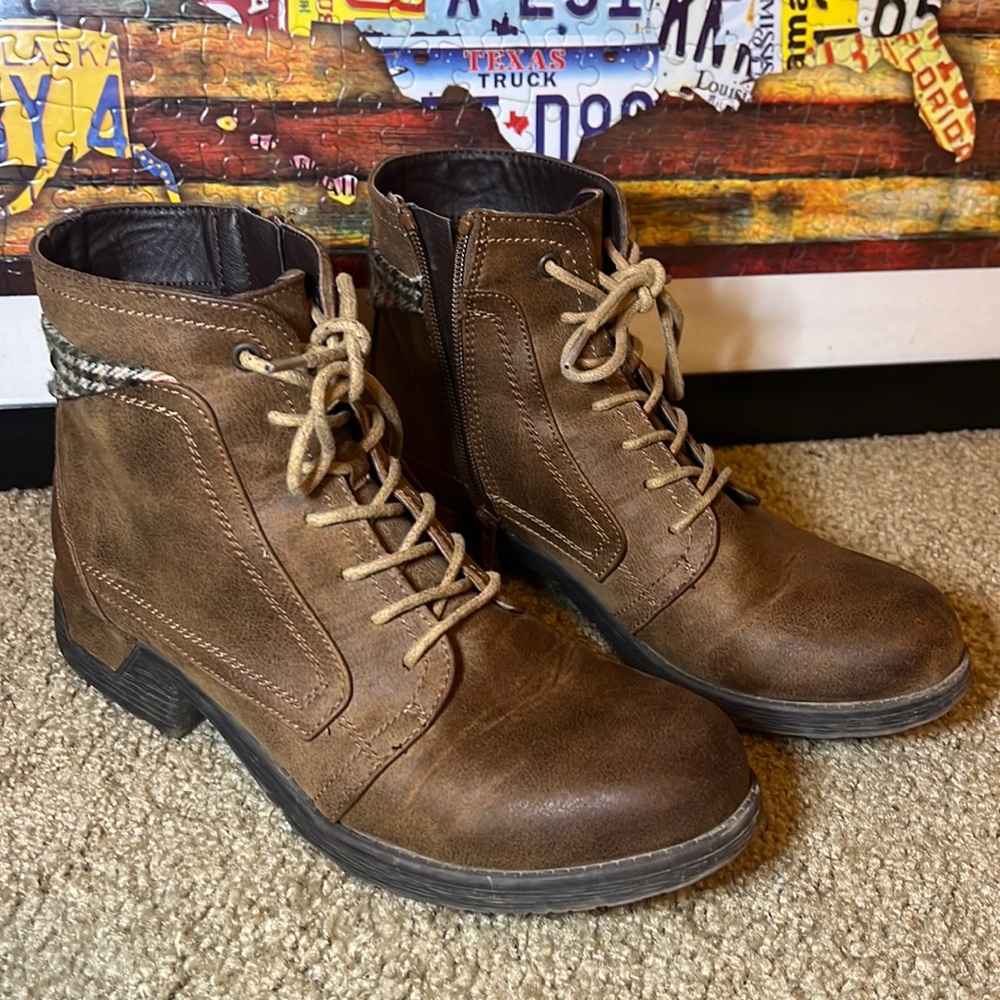 boots, hardly used.  brown color, white mountain brand, size 8